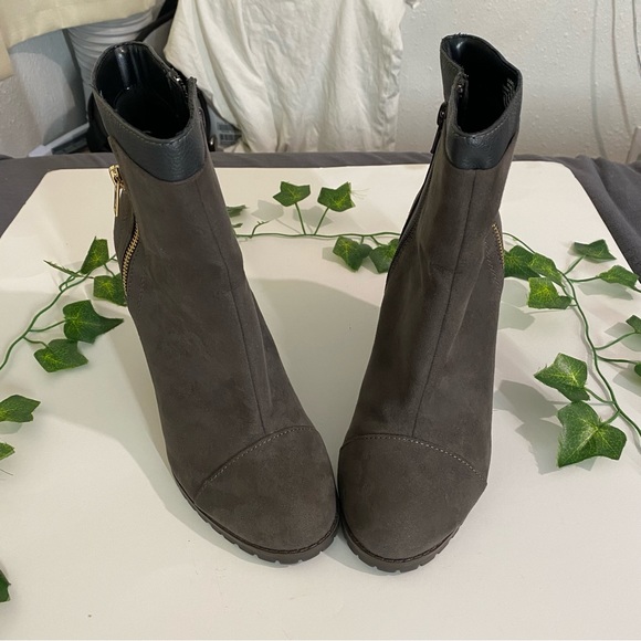 Juicy couture gray boots 71/2 - Picture 5 of 16